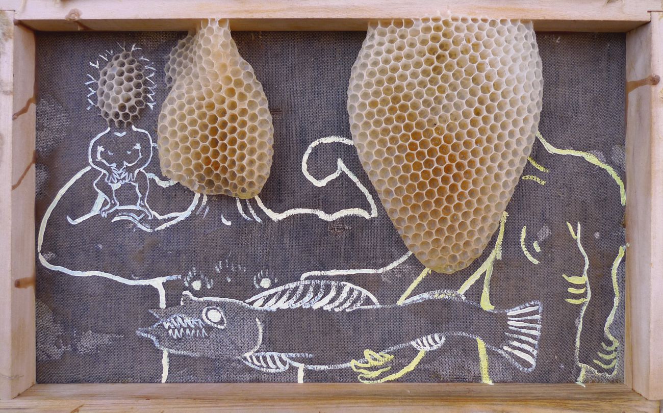 Jan Karpíšek: Narůstání, kombinovaná technika na plátně, olejomalba a včelí dílo z vosku, 24x39 cm, 2011