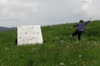 Throwing action, 2004